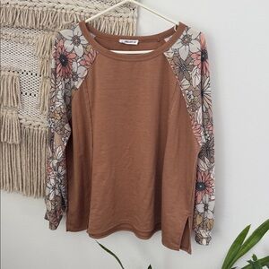 MACARON Balloon Sleeve Floral Top